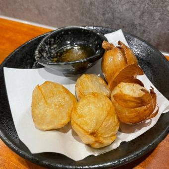 Fried garlic from Tokushima/fried potatoes/pork cutlet each