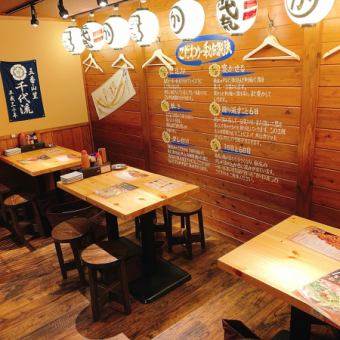 テーブル席は連結可能ですので、4名様でも12名様でもご利用可能です。