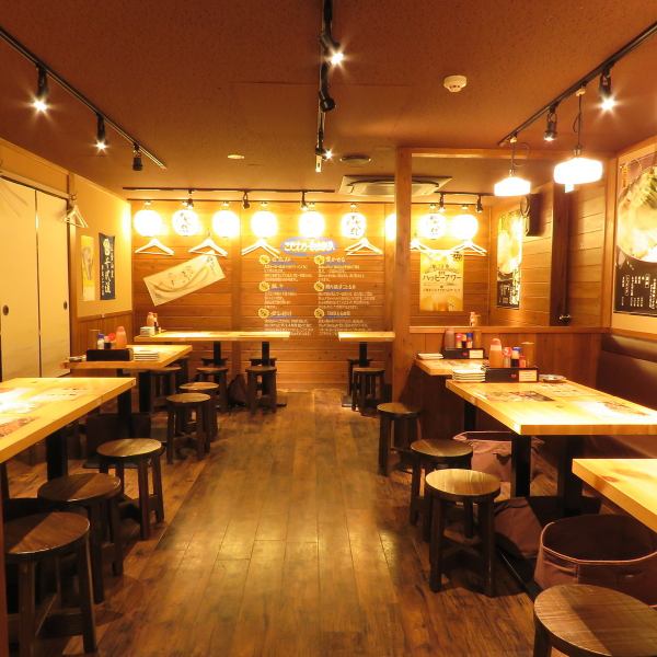 【宴会でのご利用におすすめ！最大34名様までOK！！】団体様でもゆったりとお過ごし頂ける広さです！ご要望ありましたら、お席のれアウトも幹事様のご希望に合わせてご対応させて頂きます！
