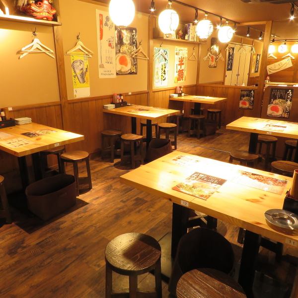 【2名～10名様などの幅広い人数帯でもOK！！】少人数での仕事帰りのサク飲みや、少しまとまった人数でもご利用しやすいテーブル席です！
