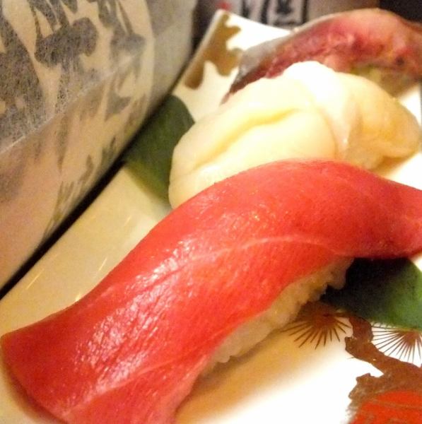 職人が握るお寿司は1貫150円(税込165円)～！