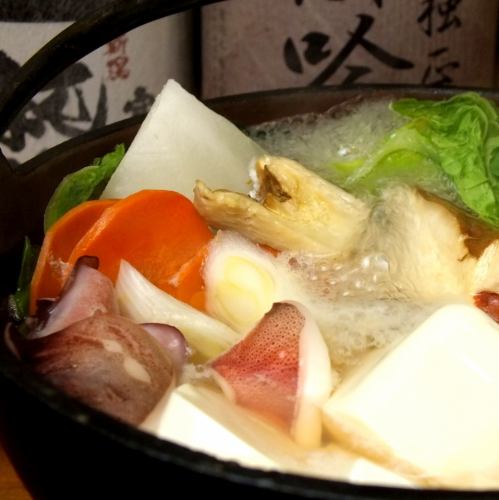 寄せ鍋 チゲ鍋(一人前)各990円(税込)/寄せ鍋 チゲ鍋(二人前)各1870円(税込)