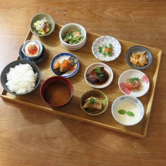 【需预约】“彩色御膳”3000日元(含税)★午餐或晚餐均可享用★