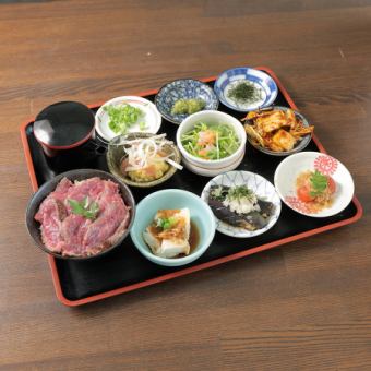 “肉熊饭御膳”2,600日元(含税)★午餐或晚餐均可享用★