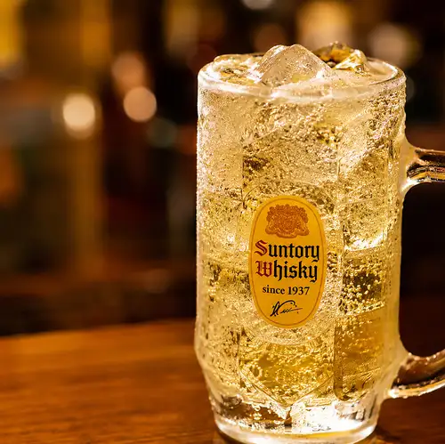 昼飲み大歓迎。ランチタイムのみハイボール1杯100円！！何杯飲んでもOK！