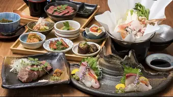 【宴会定番】人気前菜6種と海鮮天ぷら名物ステーキ丼！個別提供で安心の2時間飲放題付5,500円