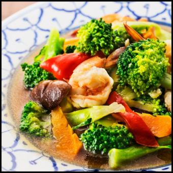 Kumpad broccoli (stir-fried shrimp and broccoli)