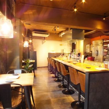There is a counter seat and you can stop by by yourself alone ◎ also for a small group of drinking parties We can also help banquets and parties.Charges can accommodate up to 21 people! Please do not hesitate to contact us ♪