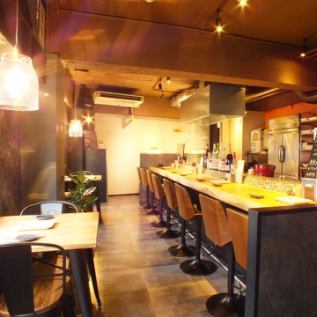Counter seats are recommended for singles and drinking parties! Please feel free to drop by♪