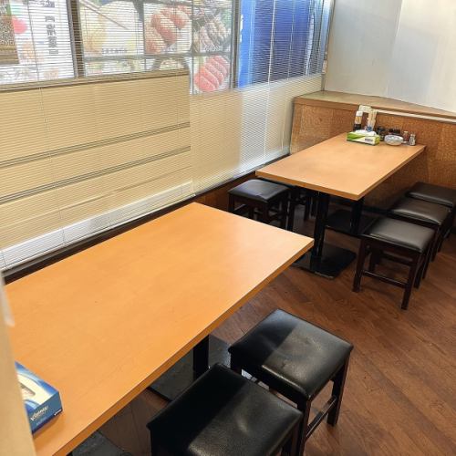 【50席規模ご用意！】テーブル席では少人数宴会はもちろん、30～40名様規模での大規模宴会にも対応しております◎