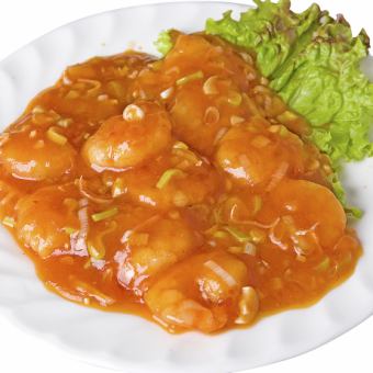【共10道菜】4,300日圓（含稅）+2小時無限暢飲，包括大蝦辣椒、豬肉紅燒炒飯、點心等。