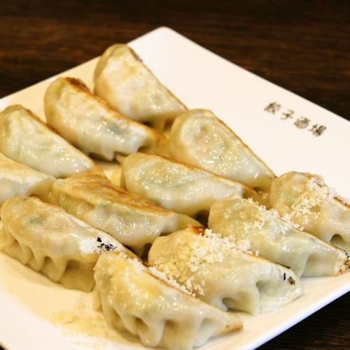 Assorted grilled dumplings (12 pieces)