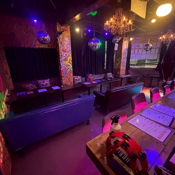 【生演奏をバックに本格カラオケが楽しめるお店】