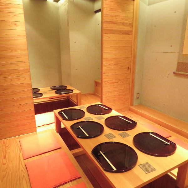 There are two private rooms with private feeling for 4 or 6 people, perfect for entertaining.You can relax and relax by stretching your legs as it is a seat for digging tatami mats.In addition, the room is elegantly constructed with the fragrance of cedar, so it is highly recommended for entertaining and important occasions.It is also possible to connect rooms and use it for 10 people.