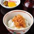 [Rice dish] Rice with dried baby sardines and Japanese pepper, red miso soup