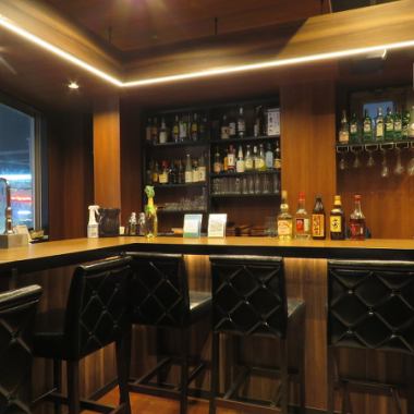 It is a counter seat that can be used safely even by one person!