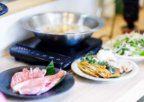 11月22日（土）

3連休は 温かいお鍋と美味しいお酒でゆったりと。
お席はいずれも カウンターのみ となりますが、
落ち着いた時間をお過ごしいただけます。

直前のご予約ですと埋まってしまう場合がございます。
前もってご予約いただけますよう、よろしくお願いいたします。

《空席情報》
11月22日（土）…残り1組（カウンターのみ）
11月23日（日・祝）…残り1組（カウンターのみ）
11月24日（月・祝）…満席
11月26日（水）…残り1組
11月27日（木）…残り1組（カウンターのみ）
11月28日（金）…残り2組
11月29日（土）…残り1組（カウンターのみ）
11月30日（日）…残り1組（カウンターのみ）

【本日空席あり｜菊名 レストラン／和食／しゃぶしゃぶ】
菊名駅徒歩5分の隠れ家レストラン。
島根の旬食材を活かした創作和食と、
焼きあご出汁のしゃぶしゃぶを少人数でゆったり楽しめます。

菊名エリアでレストランをお探しの方、
和食でゆっくり食事をしたい方におすすめです。
接待・記念日・ご家族でのご利用にも最適。

予約制／1日3組限定
ご予約はプロフィールのリンクからどうぞ。

#菊名レストラン
#和食
#しゃぶしゃぶ
#創作和食
#旬食材
#島根の味
#焼きあご出汁
#和の癒し
#接待におすすめ
#記念日に
#少人数の贅沢
#カウンター席
#隠れ家レストラン
#落ち着いた時間
#3連休プラン
#予約制レストラン
#満席御礼
#早めのご予約を
#ゆったりとした時間
#菊名グルメ
#ぐらし時間
#日本食
#和の心
#心豊かに
#菊名駅近
#おもてなしの心