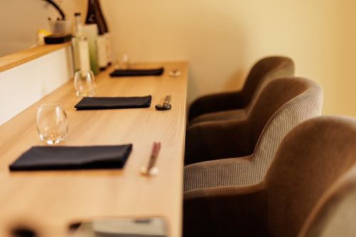 1月10日（土）

本日はおかげ様で 満席 となっております。
ありがとうございます。

明日11日（日）につきましては、
本日中にご予約がない場合、コース切り替えの仕込み時間 とさせていただきます。
ご来店をご検討中の方は、お早めにご予約くださいませ。

〈1月14日より：厳冬コーススタート〉

酒粕の旨味を効かせた “粕汁おでん”、
白身魚と和牛をそれぞれしっとり仕上げた “さっと炊き・すき焼き仕立て”、
寒い季節に合わせた 焼きあご出汁のしゃぶしゃぶ、
そして厳冬だけの “温かい出雲ぜんざい” をご用意いたします。

《空席情報》

1月10日（土）…満席
1月11日（日）…残り2組
1月12日（月・祝）…臨時休業
1月13日（火）…定休日

1月14日（水）…残り2組
1月15日（木）…残り2組
1月16日（金）…残り1組（カウンターのみ）
1月17日（土）…残り1組
1月18日（日）…残り1組

【本日満席｜菊名 レストラン／和食／しゃぶしゃぶ】
菊名駅徒歩5分の隠れ家レストラン。
島根の旬食材を活かした創作和食と、
焼きあご出汁のしゃぶしゃぶを少人数でゆったり楽しめます。

菊名エリアでレストランをお探しの方、
和食で静かに食事をしたい方におすすめです。
接待・記念日・ご家族でのご利用にも最適。

完全予約制／1日3組限定
ご予約はプロフィールのリンクからどうぞ。

#菊名レストラン
#創作和食
#焼きあご出汁
#しゃぶしゃぶ
#島根食材
#厳冬コース
#完全予約制
#隠れ家レストラン
#菊名グルメ
#粕汁おでん
#すき焼き仕立て
#和牛
#白身魚
#出雲ぜんざい
#記念日ディナー
#静かに食事
#接待
#季節の味わい
#少人数限定
#美味しい食べ物
#日本料理
#特別な日
#菊名駅徒歩5分
#温かいお料理
#グルメ体験
#心温まる食事
#お早めにご予約ください