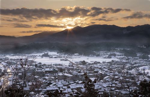 1月28日(水)
1月のご予約は、本日と明日のみ空きがございます。
週末はすでに満席となっておりますので、
ご検討中の方はお早めにご予約をお願いいたします。
また、2月のご予約も受付中です。
直近の週末から埋まり始めておりますので、
ご予定のある方は早めのご予約がおすすめです。
3名様以上でテーブル席をご希望の方は、余裕をもってご予約くださいませ。
《空席情報》
・1月28日(水)…残り1組
・1月29日(木)…残り2組
・1月30日(金)…満席
・1月31日(土)…満席
・2月1日(日)…残り1組(カウンターのみ)
【本日空席あり|菊名 レストラン/和食/しゃぶしゃぶ】
横浜・菊名駅近くの隠れ家レストラン「出雲馳走縁 しゃぶしゃぶ暖簾」
完全予約制/1日3組限定。
ご予約はプロフィールのリンクよりお願いいたします。
#しゃぶしゃぶ
#和食
#予約制
#隠れ家レストラン
#横浜グルメ