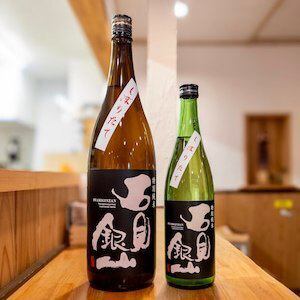 1月27日（火）

本日は諸事情により、お休みとさせていただきます。
何卒ご了承くださいませ。

本日より、新しい島根の地酒が入荷いたしました。

今回の入荷酒
・絹乃峰 春きぬちゃん
・豊の秋 純米 初しぼり 超辛口 生原酒［R6BY］
・石見銀山 特別純米 しぼりたて 生原酒
・月山 芳醇辛口 しぼりたて 無濾過生酒
・十旭日 おろちの舞 袋吊りおりがらみ（※超数量限定）
・誉池月 純米 佐香錦

希少性の高い一本から、
厳冬コースの焼きあご出汁・温物・しゃぶしゃぶに合わせて、
この時期ならではのラインナップをセレクトしていただきました。

すべて生酒・しぼりたて中心となります。
ぜひ島根の地酒の奥行きをご堪能くださいませ。

《空席情報》
・1月27日（火）…臨時休業
・1月28日（水）…残り1組
・1月29日（木）…残り2組
・1月30日（金）…満席
・1月31日（土）…満席
・2月1日（日）…残り1組（カウンターのみ）

【次回営業日｜菊名 レストラン／和食／しゃぶしゃぶ】
横浜・菊名駅近くの隠れ家レストラン「出雲馳走縁 しゃぶしゃぶ暖簾」
完全予約制／1日3組限定。
ご予約はプロフィールのリンクよりお願いいたします。

#日本酒
#島根地酒
#生酒
#旬の味覚
#しゃぶしゃぶ