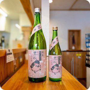 1月27日（火）

本日は諸事情により、お休みとさせていただきます。
何卒ご了承くださいませ。

本日より、新しい島根の地酒が入荷いたしました。

今回の入荷酒
・絹乃峰 春きぬちゃん
・豊の秋 純米 初しぼり 超辛口 生原酒［R6BY］
・石見銀山 特別純米 しぼりたて 生原酒
・月山 芳醇辛口 しぼりたて 無濾過生酒
・十旭日 おろちの舞 袋吊りおりがらみ（※超数量限定）
・誉池月 純米 佐香錦

希少性の高い一本から、
厳冬コースの焼きあご出汁・温物・しゃぶしゃぶに合わせて、
この時期ならではのラインナップをセレクトしていただきました。

すべて生酒・しぼりたて中心となります。
ぜひ島根の地酒の奥行きをご堪能くださいませ。

《空席情報》
・1月27日（火）…臨時休業
・1月28日（水）…残り1組
・1月29日（木）…残り2組
・1月30日（金）…満席
・1月31日（土）…満席
・2月1日（日）…残り1組（カウンターのみ）

【次回営業日｜菊名 レストラン／和食／しゃぶしゃぶ】
横浜・菊名駅近くの隠れ家レストラン「出雲馳走縁 しゃぶしゃぶ暖簾」
完全予約制／1日3組限定。
ご予約はプロフィールのリンクよりお願いいたします。

#日本酒
#島根地酒
#生酒
#旬の味覚
#しゃぶしゃぶ