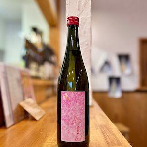 1月27日（火）

本日は諸事情により、お休みとさせていただきます。
何卒ご了承くださいませ。

本日より、新しい島根の地酒が入荷いたしました。

今回の入荷酒
・絹乃峰 春きぬちゃん
・豊の秋 純米 初しぼり 超辛口 生原酒［R6BY］
・石見銀山 特別純米 しぼりたて 生原酒
・月山 芳醇辛口 しぼりたて 無濾過生酒
・十旭日 おろちの舞 袋吊りおりがらみ（※超数量限定）
・誉池月 純米 佐香錦

希少性の高い一本から、
厳冬コースの焼きあご出汁・温物・しゃぶしゃぶに合わせて、
この時期ならではのラインナップをセレクトしていただきました。

すべて生酒・しぼりたて中心となります。
ぜひ島根の地酒の奥行きをご堪能くださいませ。

《空席情報》
・1月27日（火）…臨時休業
・1月28日（水）…残り1組
・1月29日（木）…残り2組
・1月30日（金）…満席
・1月31日（土）…満席
・2月1日（日）…残り1組（カウンターのみ）

【次回営業日｜菊名 レストラン／和食／しゃぶしゃぶ】
横浜・菊名駅近くの隠れ家レストラン「出雲馳走縁 しゃぶしゃぶ暖簾」
完全予約制／1日3組限定。
ご予約はプロフィールのリンクよりお願いいたします。

#日本酒
#島根地酒
#生酒
#旬の味覚
#しゃぶしゃぶ