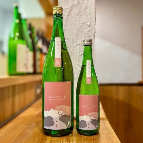 March 17th (Tuesday)
We have received a shipment of 11 local sake brands from Shimane Prefecture.
Spring-only seasonal sake,
Rare brands that are difficult to find in the Kanto region,
This lineup is unique to this time of year.
We will be offering this item on our menu starting today.
Please take this opportunity to enjoy it.
Also, we have received a large number of reservations for March.
Seating is limited.
Thank you very much to everyone who made a reservation.
《Vacancy Information》
・March 17th (Tue)... 2 groups remaining
・Wednesday, March 18th...Temporarily closed
・Thursday, March 19th... 1 seat remaining (counter seating only)
March 20th (Friday)... 2 spots remaining
・Saturday, March 21st... 1 spot remaining (counter seating only, up to 2 people)
March 22nd (Sun)... 2 spots remaining
・March 23rd (Mon) - 25th (Wed)... Closed
・Thursday, March 26th... 3 spots remaining
・Friday, March 27th... 1 spot remaining (counter seating only, up to 2 people)
March 28th (Sat)... 2 spots remaining
・Sunday, March 29th... 2 seats remaining (counter seating only)
・Monday, March 30th... Closed
・March 31st (Tue)... 1 spot remaining
【Available today | Kikuna Restaurant / Japanese Cuisine / Shabu-shabu】
A hidden restaurant near Kikuna Station in Yokohama
Izumo Chisouen Shabu-shabu Noren
Reservations required/Limited to 3 groups per day.
Please make your reservation via the link in our profile.
#Shimane
#LocalSake
#Japanese sake
#Seasonal
#restaurant