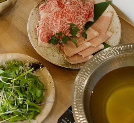 焼きあご出汁のしゃぶしゃぶ鍋セット|しまね和牛ロースと奥出雲豚の合盛・香味野菜・出雲そば付