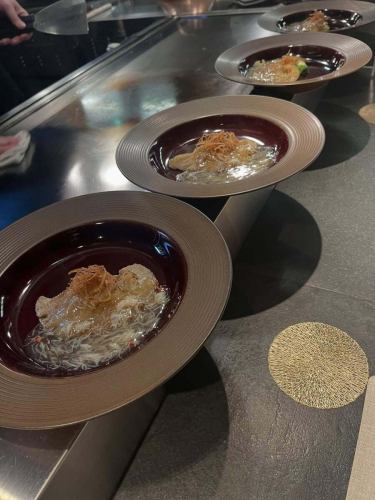 鉄板焼たまゆらです。
当店では黒毛和牛ステーキのご提供につきましては、昨今のお客様の嗜好に基づき、サシの入りが少し弱目の主にA4クラスの和牛を使用しております。和牛は余計な脂身の部分は全て綺麗に取り除いた上で本当に美味しい部分だけをご提供しております。
皆様のご来店を心よりお待ち申し上げております。
鉄板焼たまゆら
目黒区上目黒1-26-1-317
中目黒アトラスタワーアネックス3F
📞03-5724-3777
毎週月曜日定休(月曜日が祝日の場合翌火曜日)
#鉄板焼たまゆら
#鉄板焼き
#鉄板焼きディナー
#中目黒グルメ
#中目黒ランチ
#中目黒ディナー
#teppanyaki
#teppanyakishow
#中目黒ステーキ