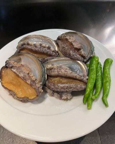 這是鐵板燒玉蓮。

歡迎您來到一個充滿熱鬧氛圍的非凡空間，我們提供鐵板燒特色菜，例如香煎和牛和海膽紫菜捲、時令烤蔬菜、黑毛和牛牛排和活鮑魚。

我們以實惠的價格提供奢華的商品。
除紀念日、商務晚宴外，還可用於日常使用。

鐵板燒玉浦
目黑區上目黑 1-26-1-317
中目黑阿特拉斯塔別館 3F
📞03-5724-3777

#鐵板燒玉浦
#中目黑美食
#中目黑晚餐
#中目黑午餐
#鐵板燒
#teppanyaki
#中目黑牛排
#中目黑
#塔瑪尤拉