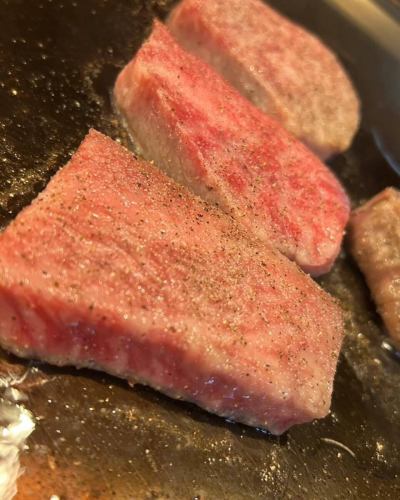 This is Teppanyaki Tamayura.
We welcome you in an extraordinary space filled with a lively atmosphere, offering teppanyaki specialties such as seared Wagyu beef and sea urchin seaweed rolls, seasonal grilled vegetables, Kuroge Wagyu beef steak, and live abalone.
We offer affordable luxury at affordable prices.
Please use it for everyday use as well as anniversaries and business dinners.
Teppanyaki Tamayura
1-26-1-317 Kamimeguro, Meguro-ku
Nakameguro Atlas Tower Annex 3F
📞03-5724-3777
#Teppanyaki Tamayura
#Nakameguro Gourmet
#NakameguroDinner
#NakameguroLunch
#Teppanyaki
#teppanyaki
#Nakameguro Steak
#Nakameguro
#Tamayura