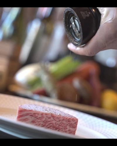 这是铁板烧玉莲。

我们现在开始接受圣诞晚餐的预订，从今天，也就是11月5日开始。由于座位有限，我们建议您尽早预订。

课程内容以去年广受好评的内容为基础，一定会让您满意，我们期待您的预订。

我们也欢迎直接联系，请随时与我们联系。

圣诞特餐（两天）
2025年12月24日，星期三，17:30-23:00
2025年12月25日（星期四）17:30-23:00

铁板烧玉浦
目黑区上目黑 1-26-1-317
中目黑阿特拉斯塔别馆 3F
📞03-5724-3777
✉️ishihara@eternalchallenge.co.jp

#铁板烧玉浦
#铁板烧
#中目黑美食
#中目黑晚餐
#中目黑午餐
#圣诞晚餐
#中目黑约会
#teppanyaki tokyo
#中目黑牛排
#铁板烧圣诞晚餐