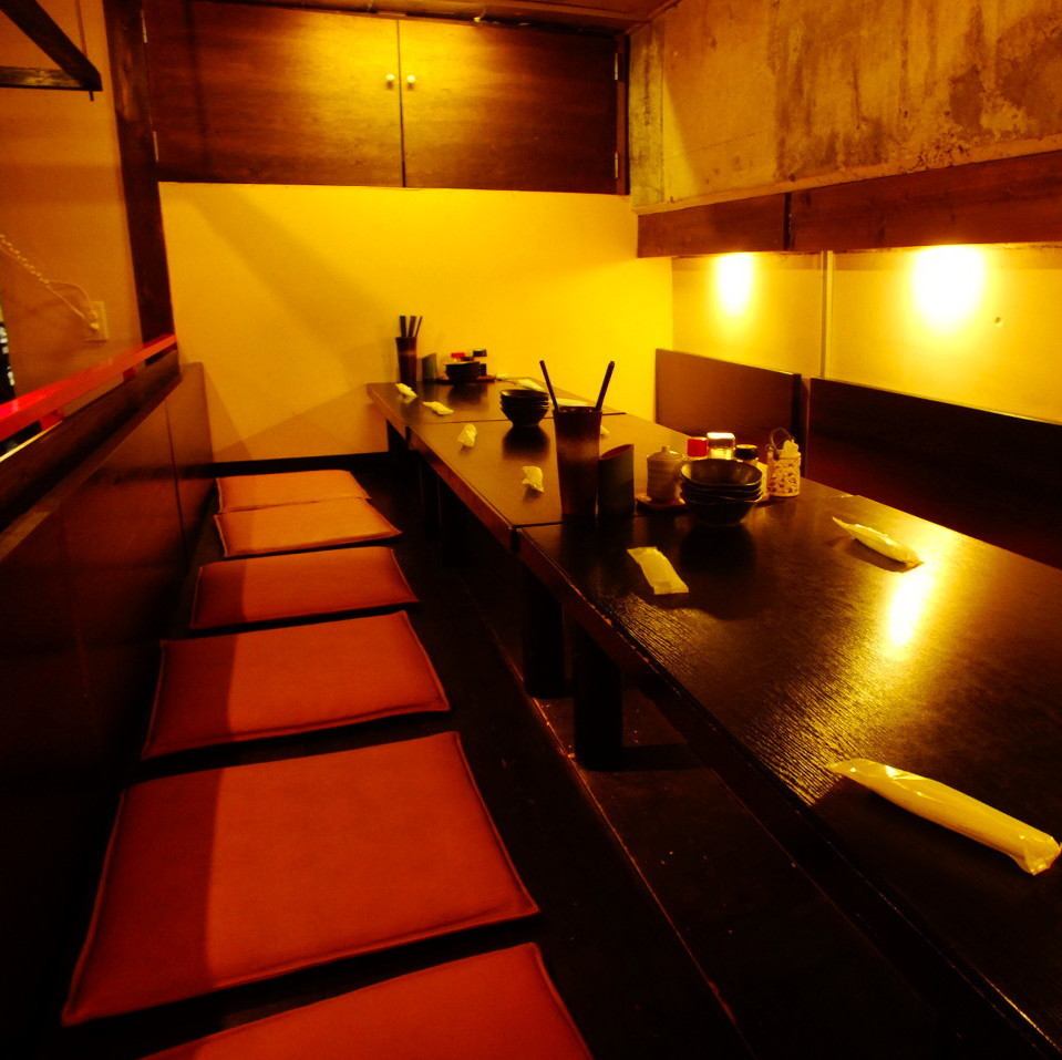 There are plenty of private rooms with sunken kotatsu tables! Relax and enjoy delicious Satsuma chicken.