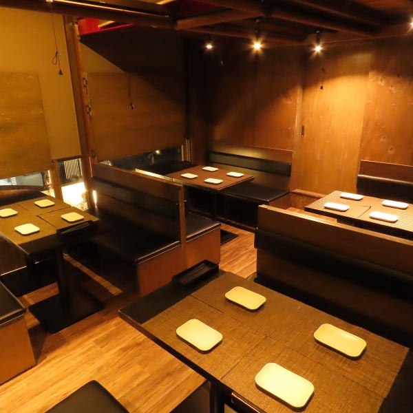 A fully equipped private room with a sunken kotatsu.There are many private rooms that can be used for private purposes!Of course, banquets are also possible!Horigotatsu seating allows you to have long drinking parties or enjoy your meal while relaxing.Small or large groups. Leave it to us! From 2 people up to 60 people.We have private rooms that match any occasion.