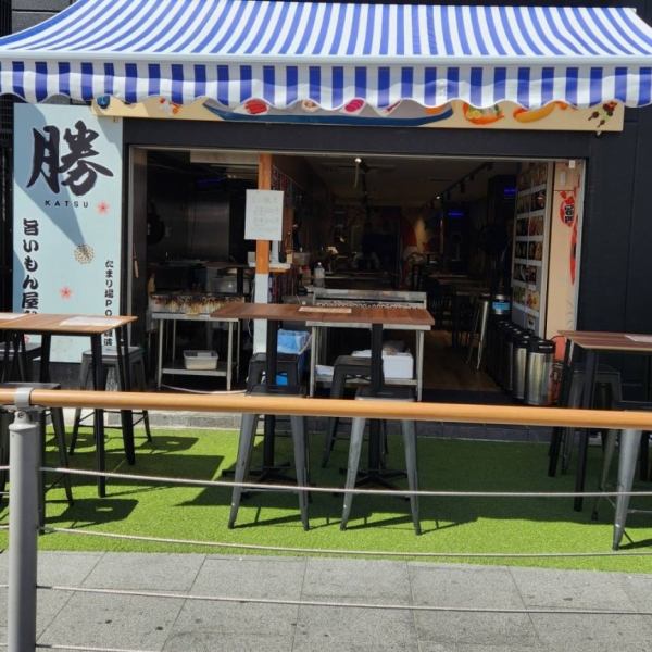 ≪Terrace seating with a comfortable breeze◎≫ Open from 11:00 to 23:00 ◆Enjoying a toast with a food stall menu and sake while gazing at the river in Dotonbori is the best way to enjoy it ☆We are open from 11:00 to 23:00 , open for lunch or dinner.Please stop by our shop when you come to Osaka for sightseeing!
