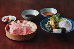山形肋眼牛排(80克)和米泽猪里脊肉(80克)涮涮锅