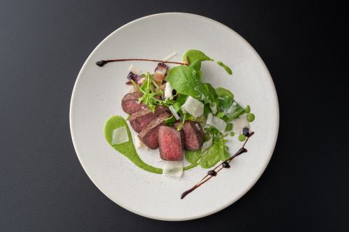 和牛ランプのタリアータ　～季節野菜のソース～