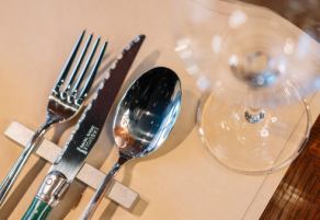 デートや記念日・誕生日、友人同士やご家族のみなさんなどでご利用いただけやすいプライベート空間です！