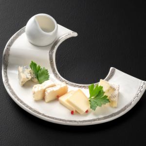 厳選チーズ盛り合わせ