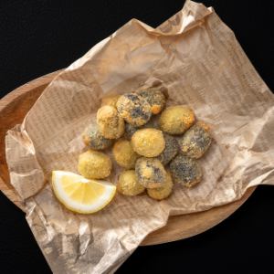 オリーブのサルシッチャ詰めフリット