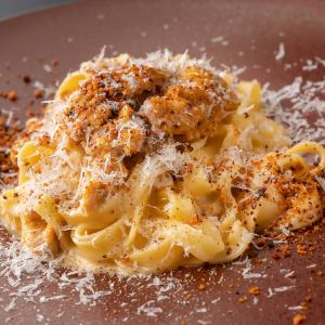 贅沢雲丹x卵黄ウニパウダーのウニクリームパスタ