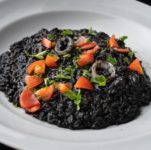 海風香るイカスミリゾット