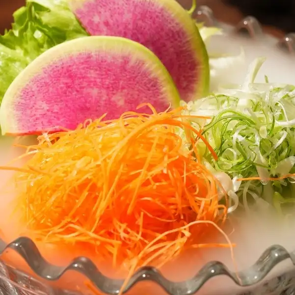 旬の地場野菜を使ったしゃぶしゃぶ 彩り豊かで食感も楽しい ヘルシー満足