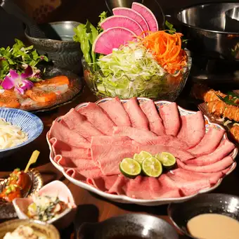 包含120分钟畅饮 [仅限提前预约☆ 终极黑舌涮涮锅套餐 ¥8,000，共7道菜]