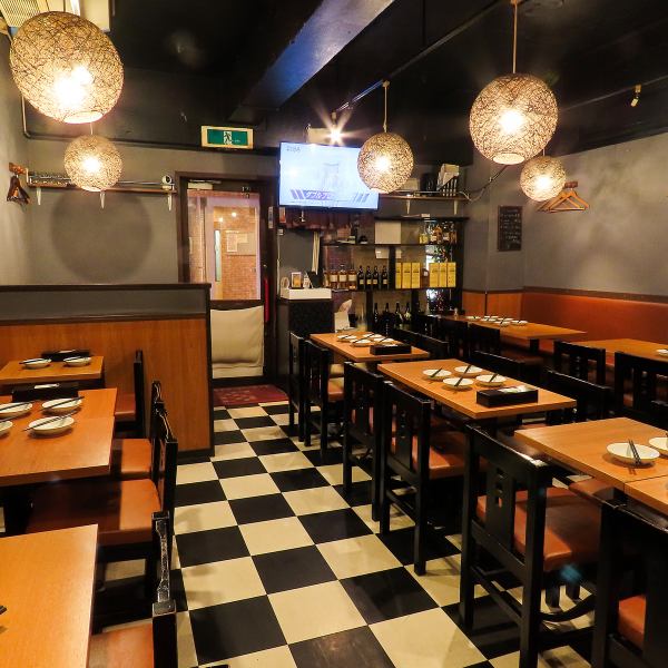 [Sofa seats available] The interior is bright and clean.Our staff, who have worked in Japan for many years and are familiar with Japanese culture, will serve you wholeheartedly! Please come to Lamichan's Kitchen, an authentic international izakaya restaurant! Suidobashi/Izakaya/All-you-can-drink/Birthday/Anniversary