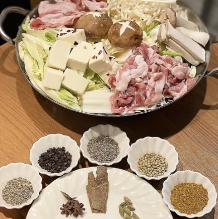 【NEW】10種のまるごとスパイス鍋×希少部位炭火焼き鳥等全9品2時間飲み放題コース5500→4500円