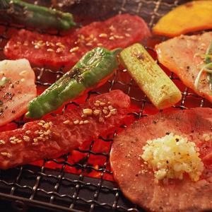 お肉や一品料理をたっぷり堪能でき、飲み放題付きの豪華コース☆