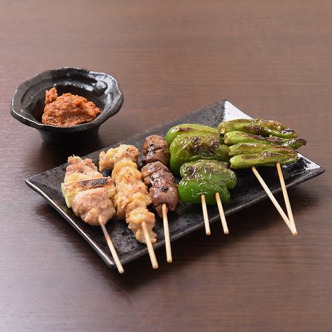 Negima/大腿/Seseri/墨魚/Bonjiri/Nankotsu/Hatsu（心臟）/肝臟/鰻魚/Kashira（豬肉）/五花肉
