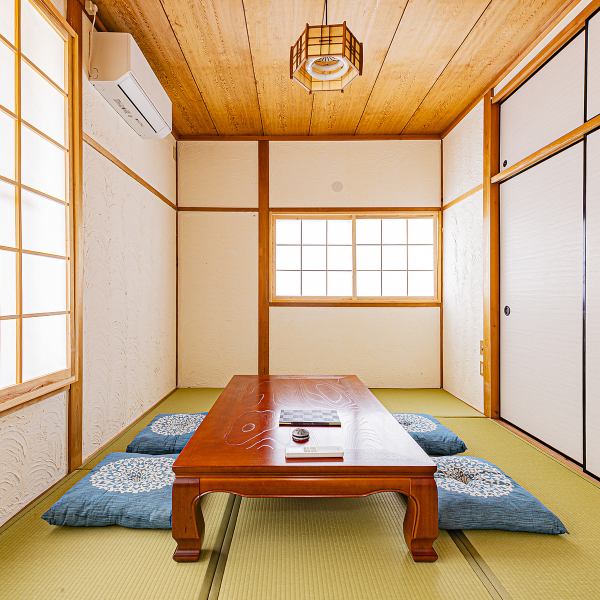 【座敷個室で楽しむ寿司料理】熟練の職人が握る新鮮なネタは、海の恵みを存分に感じさせ、シャリとの絶妙なバランスが堪能できます。季節ごとの旬の素材を用いた多彩な寿司が揃い、特別なひとときを演出します。落ち着いた雰囲気の中で、味覚と視覚を満たす贅沢なひとときをお楽しみください。