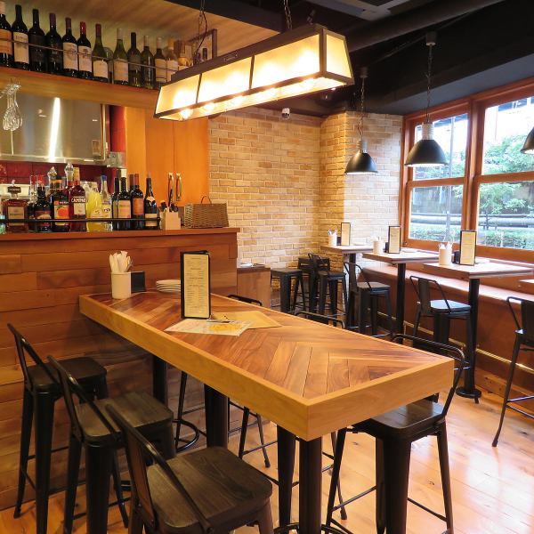 Have a relaxing time in the warm store♪ Brick walls and gentle lighting create a relaxing atmosphere.There are two types of seats, counter and table seats.In addition, it is also possible to use a private reservation inside the store ◎ You can also use it for parties and various banquets.